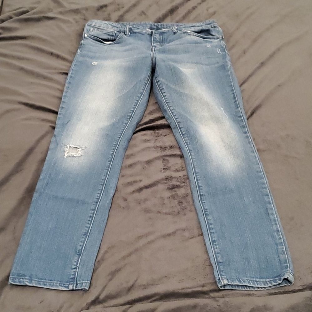 Medium wash mid rise skinny GAP jeans size 12/31
